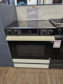 Samsung BESPOKE 30" 6.3 cu ft. Range in White Glass